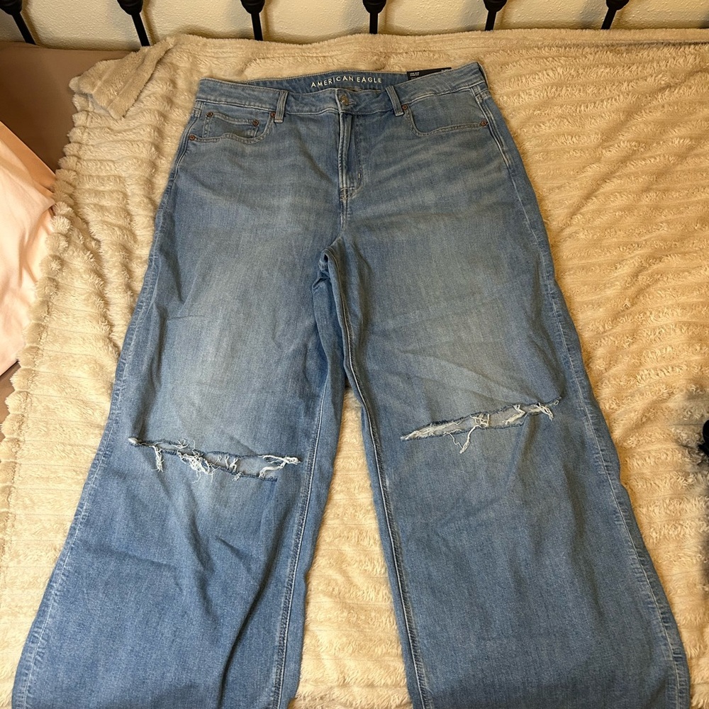 American Eagle Low Rise Dreamy Drape Jeans - Picture 3 of 11